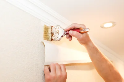 Pose de papier peint à Guernes — revêtements muraux et toiles de verre